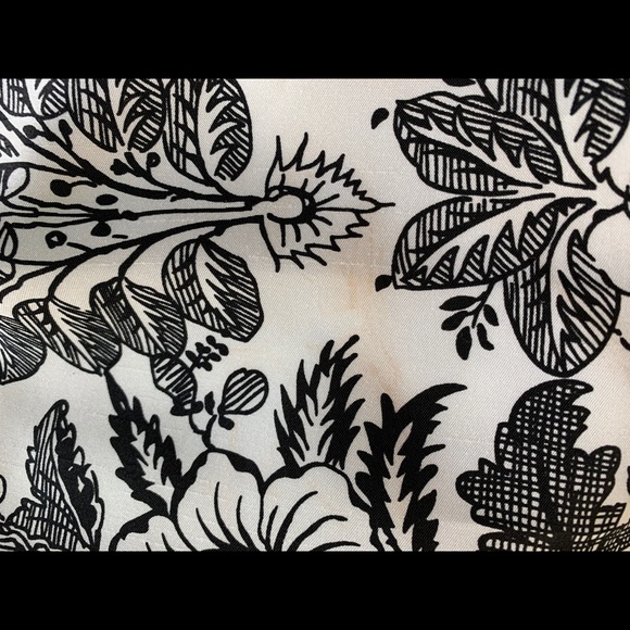 SOLD Jessica Howard white and black dress with gold hem - Picture 5 of 7